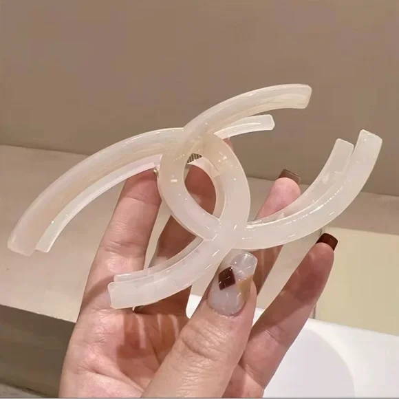 High Fashion Hair Claw Clips - Picture 2 of 4